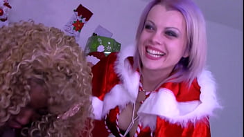 Blow me sweet treats: Christina Ricci and Nadia White delight dick&#x1F32D;'s holiday gift