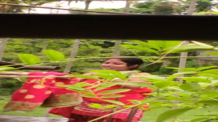 Village pregnant bhabhi bathing in open place hidden recording by devar