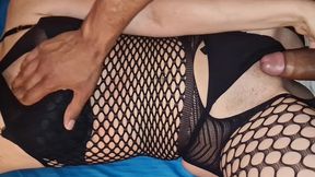 mi padrastro me pilla probandome mi nueva lenceria sexy y no puede resistirse a follar mi cono virgen