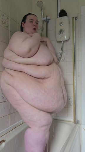 Sensual Shower of an SSBBW Goddess Part 1