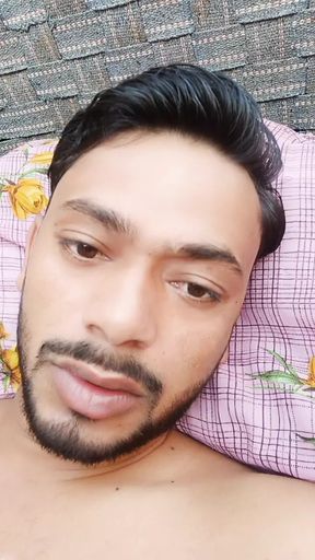 It's hot, the girl is wearing a small bra and showing the lotus waist, I love you, I love you, I love you, it's hot, girls, who is the small place?