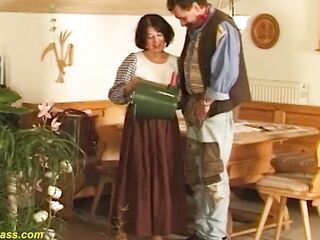 german granny screwed by milking bucket