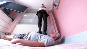 Smart Girl Trample FLOOR CAM (4K)