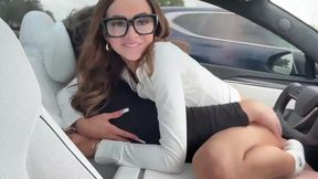 Cute in glasses gives her head and gets fucked during driving