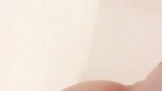 Iranian Women Having Fun around Amazing Butt یه شروع خوب واسه دختر ایرانی کون خفن