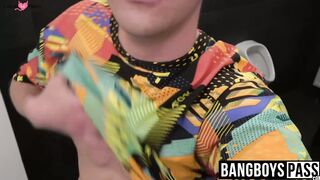 Handsome hottie Alexander videos himself masturbating solo