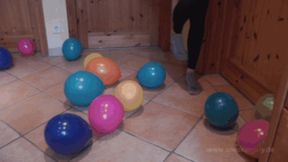 Sneaker-Girl Doro - Popping Some Balloons