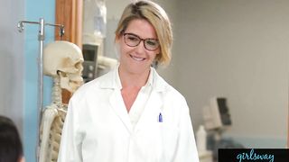 Voluptuous Savannah Sixx Needs Cunt Finger Bang At The Doctor