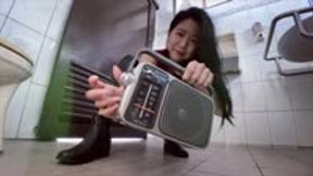 Giantess Aimee Demonstrate Punishment With Radio & Hammer In Restroom