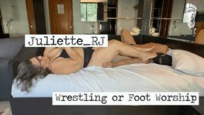 Juliette_RJ Wrestling or Footworship - FOOT FETISH - BBW QUEEN - FUN WRESTLING- FOOTWORSHIP - THICK THIGS