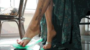 Flip flops behind the sewing machine pedal WMV(1280x720)FHD