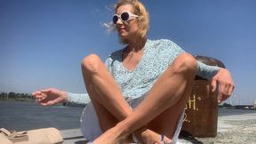 Panty flash in the wind