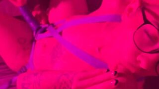 Un couple d amateurs a une relation a trois avec une fille