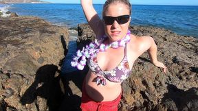 blonde tour guide blows tourist on the beach