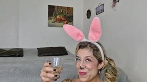 sexy harley quinn easter bunny cosplay fisting ass and pussy and drinking piss