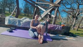 JOI Stretching in Yogaleggings mit Anuskatzz (Deutsch)