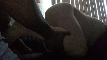 Big booty white bitch throwing it back for a thug
