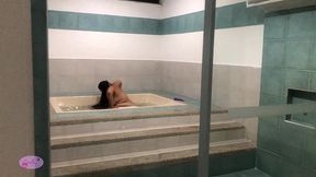 hijastro espia a su madrastra mientras se masturba