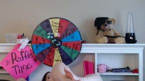 Curvy Girl Fucks Her Pussy