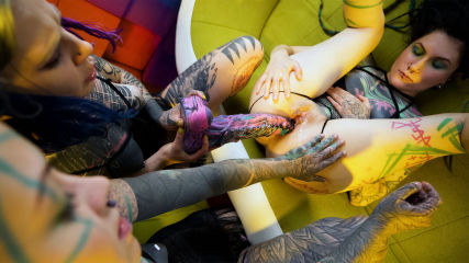 Anuskatzz and Serpienta get their holes gaped with big toys and Illuz’s help