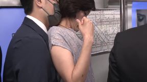 人妻痴漢電車～さわられた五十路母～　堀美也子 15 Min