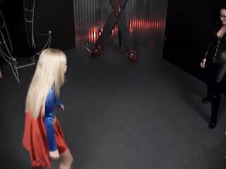 Superheroine Wonder Woman Lesbo Femdom Group Ding-Dong Domination