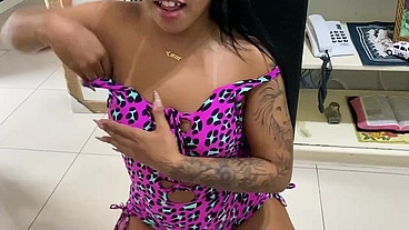 - DUAS SAFADAS REBOLANDO A RABA E CHUPANDO MEU CACETE , LOURA E MORENA