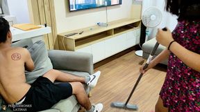 follando a la hijastra de la empleada de servicio en un trio con el padrastro y el hijastro
