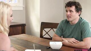 Stepmom Wants You To Watch - S17:E4