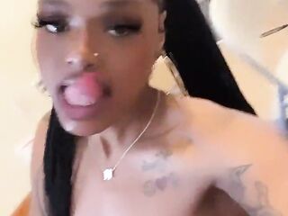 Tenomtongue twirls her tongue around like a fan