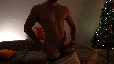 Muscular guy orgasms during Christmas (video without blurring)