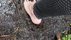 crush very dirty with barefoot at mud, watch my dirty soles
