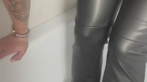 Osiris d3 Bath time, wet leather pants