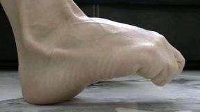 Hard toe curls, as hard as you can curl them (part 2) MP4 FULL HD 1080p