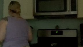 Bbw morning routine in the kitchen BUTT CRACK