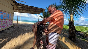 Festa boa na praia Enseada dos Coarais em Cabo PE