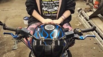 #motorcycle #flashing #garage #leggings