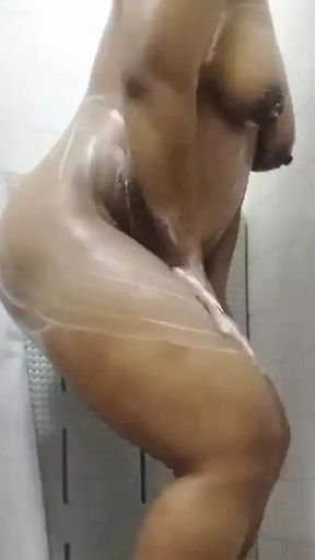 Peeping indo maid squeezes and colmes in the bathroom