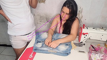 Costureira casada deixa cliente de pau duro!
