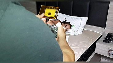 NOVINHA GOSTOSA MOSTRADO SUA BUCETA E BATENDO UMA SIRIRICA