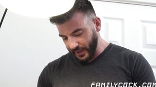 Well built stepdad Ian Holms fulfills my sexual fantasy by punishing my hole