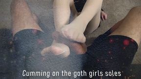 Cumming on the Goth Girls Pantyhose Feets 2