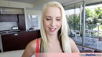 USA swimsuit sister sucks my dick&#x1F346; like a industrial-strength Hoover