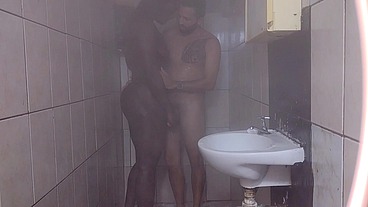 Fernanda chocolatte fez chuva dourada me vinguei gozei nos peitos dela e depois fiz xixi na boca dela no rosto no corpo todo!!!