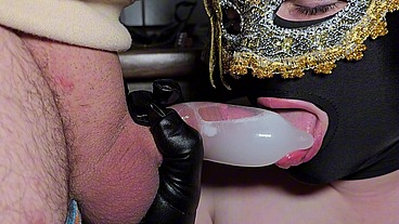 Couldn't take that huge load in my mouth (condom)