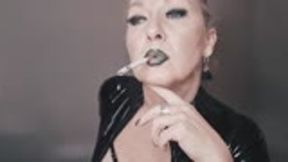 Close up at the exalted elegant smoke of a marlboro Red 100 in exotic makeup and black vinyl top