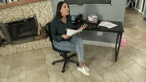 Toe Tapping In Sneakers With Nikki Brooks (HD 1080p MP4)