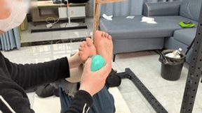 xy291-Chinese girl in jeans is hung up by rope and tickled