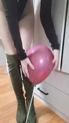 Balloons mistress Elza Kom's