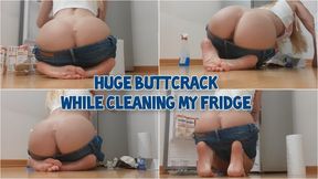 Huge buttcrack while cleaning my fridge